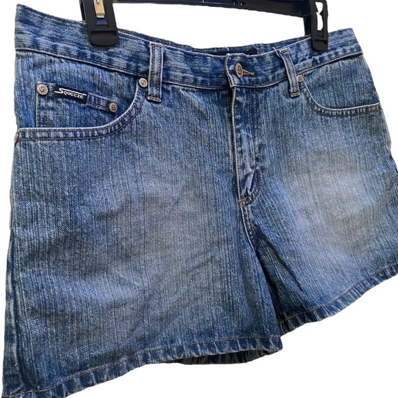 🔸SALE🔸 Jean Shorts - Picture 3 of 4